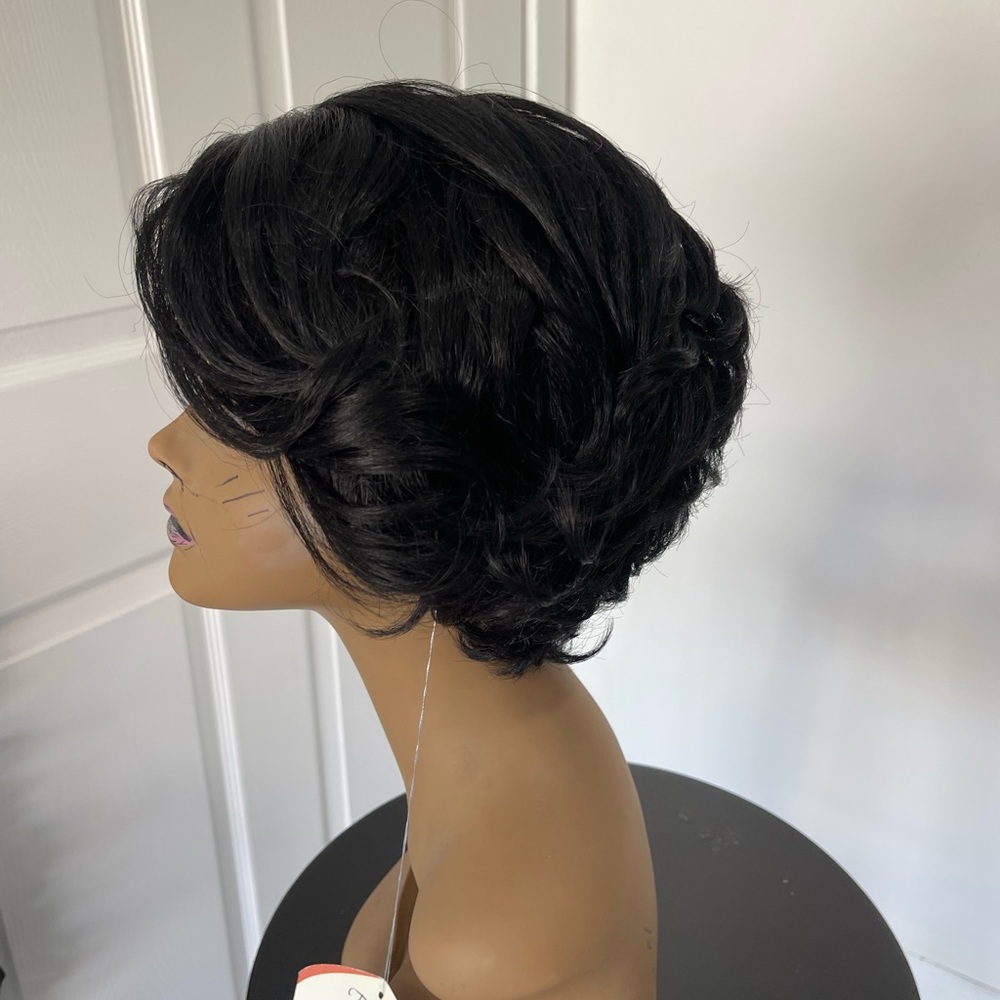 Wig - Picture 4 of 5